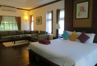 Green Papaya Beach Resort, Koh Phangan has Smoking/Balcony rooms