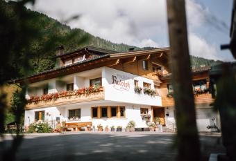 Pension Rudolph allows 18 year olds to book a room