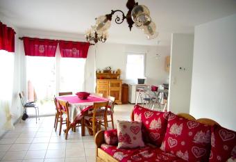 Maison de 4 chambres avec vue sur le lac jardin amenage et wifi a Gerardmer a 1 km des pistes has Balcony rooms