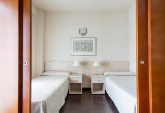 Residencia Universitaria Giner de Los R  os has Balcony rooms