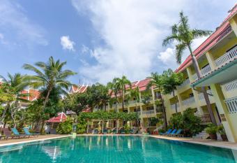 MW Krabi Beach Resort -Family run- SHA Extra Plus allows 18 year olds to book a room