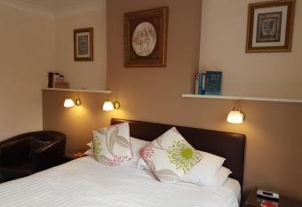 Penryn Guest House, ensuite rooms, free parking and free wifi allows 18 year olds to book a room
