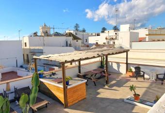The RooF Garden - Downtown TARIFA allows 18 year olds to book a room