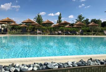 Agriturismo La Rinaldina allows 18 year olds to book a room