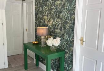 Luxury Apartment has Balcony rooms