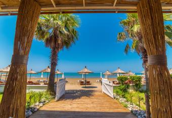 Umami Beach Resort(Karpen) has Balcony rooms