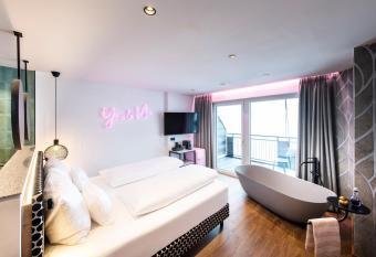 Berghotel Hochf  gen has Balcony rooms