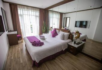 Hanoi Suji Hotel allows 18 year olds to book a room