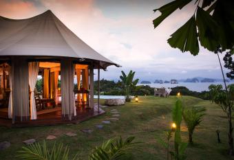 9 Hornbills Tented Camp has Balcony rooms