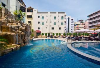 LK Metropole (Junior Wing) has Smoking rooms