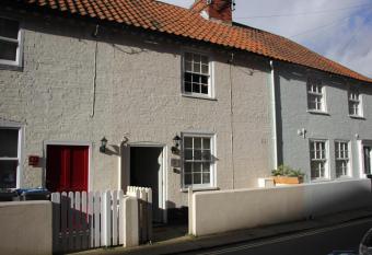 Seaside Fisherman Cottage Aldeburgh has Balcony rooms