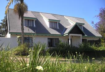 Bellevue Guest Lodge has Balcony rooms