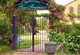 Agriturismo Borgo San Francesco allows 18 year olds to book a room