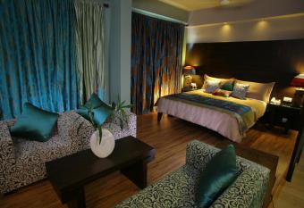    juSTa Gurgaon has rooms with a private hot tub