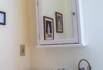 The Chimney Rock Inn & Cottages has rooms with a private hot tub