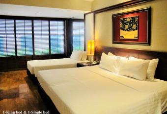 Centre Point Sukhumvit Thong-Lo has rooms with a private hot tub