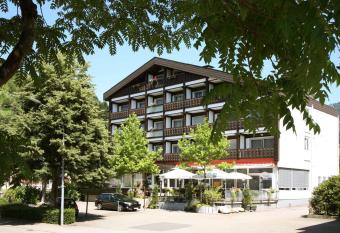 Hotel Pflug allows 18 year olds to book a room