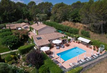 La B  gude Du Pascouren has Balcony rooms