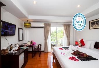 Silver Resortel allows 18 year olds to book a room