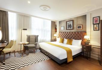 Hotel Indigo - Edinburgh - Princes Street, an IHG Hotel allows 18 year olds to book a room