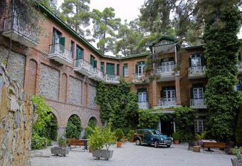 New Helvetia Hotel has Balcony rooms