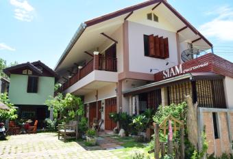 Siam Guesthouse has Balcony rooms