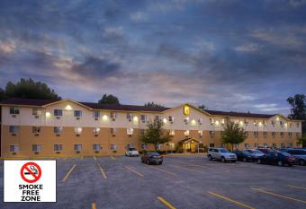 Super 8 by Wyndham Cromwell/Middletown allows 18 year olds to book a room