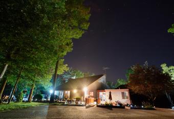 Williamsburg Camping Resort Wheelchair Accessible Park Model 7 allows 18 year olds to book a room