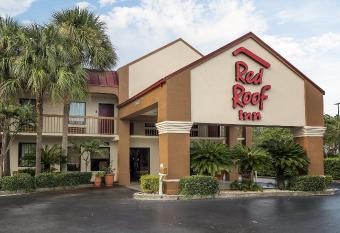 Red Roof Inn Kingsland allows 18 year olds to book a room