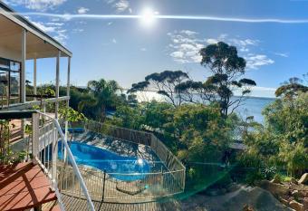 The River suites Kangaroo Island -Formerly Wanderers Rest- allows 18 year olds to book a room