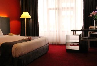 Grand Riverview Hotel allows 18 year olds to book a room