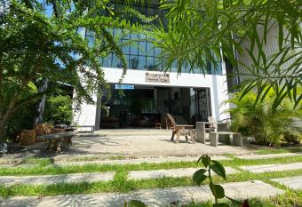 Nornlamphun Boutique Hotel allows 18 year olds to book a room