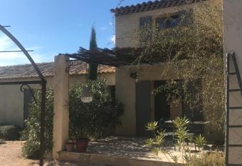 La Petite Garrigue has Balcony rooms