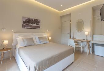   stanza allows 18 year olds to book a room