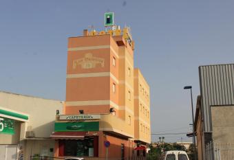 Hotel Los Palacios allows 18 year olds to book a room