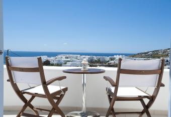 Villa Nireas has Balcony rooms