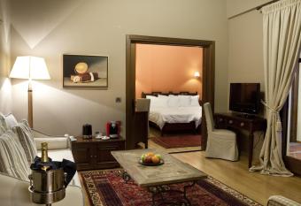 Kazarma Hotel has rooms with a private hot tub