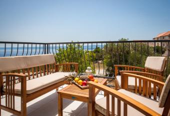 Apartments Sarbunal has Balcony rooms