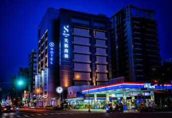 Skyone Hotel allows 18 year olds to book a room