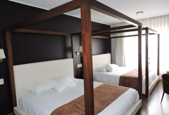 Regency Park Hotel has Balcony rooms