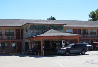 Summer Breeze Motel has Smoking rooms
