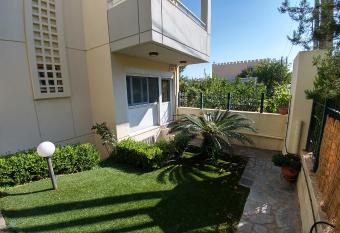 Cozy Apartments near the airport allows 18 year olds to book a room