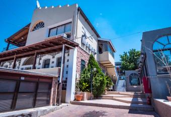 Maman Guest House allows 18 year olds to book a room