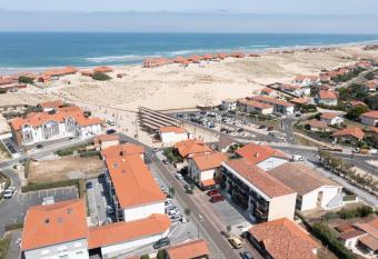 R  sidence Lou Cout allows 18 year olds to book a room