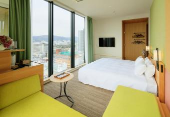 Candeo Hotels Hiroshima Hatchobori has Balcony rooms