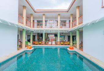 Evergreen boutique Hua Hin allows 18 year olds to book a room
