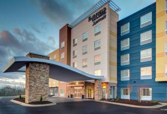 Fairfield Inn & Suites by Marriott Roanoke Salem allows 18 year olds to book a room