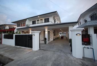 Come Inn Homestay 1379 has Balcony rooms