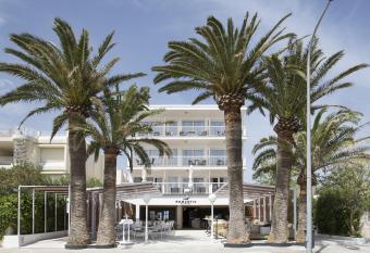 Cabot Romantic- Adults Only allows 18 year olds to book a room