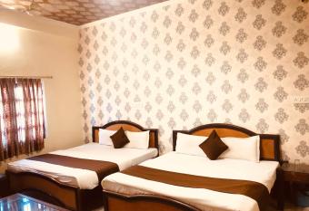 Hotel Ranthambore Haveli has rooms with a private hot tub